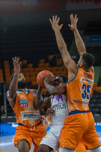 了现代足球 了现代足球