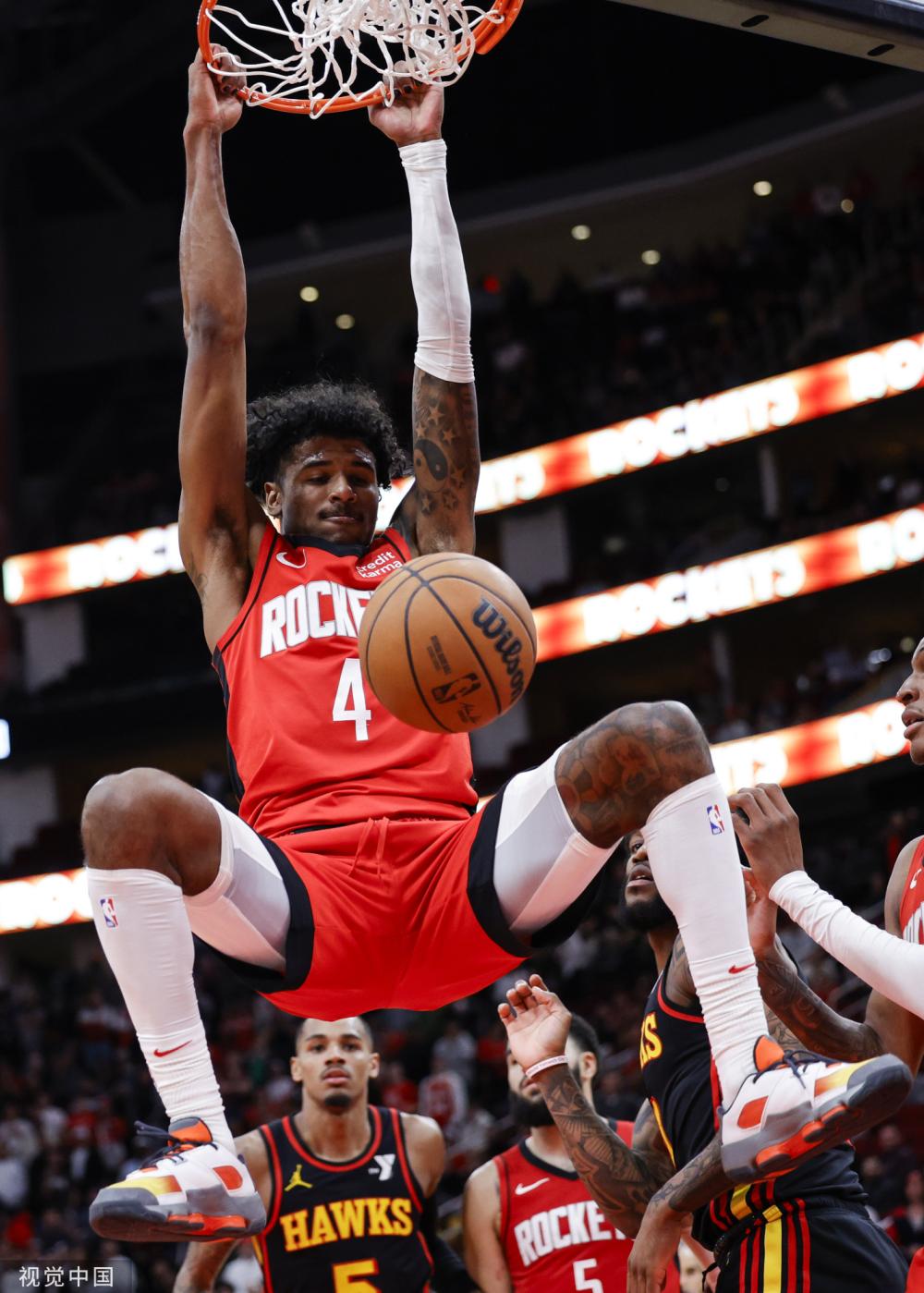 不仅归功于 不仅归功于