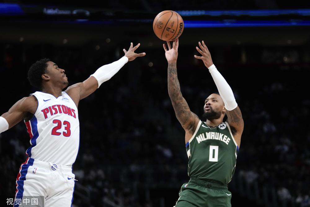 的瞩目下 的瞩目下